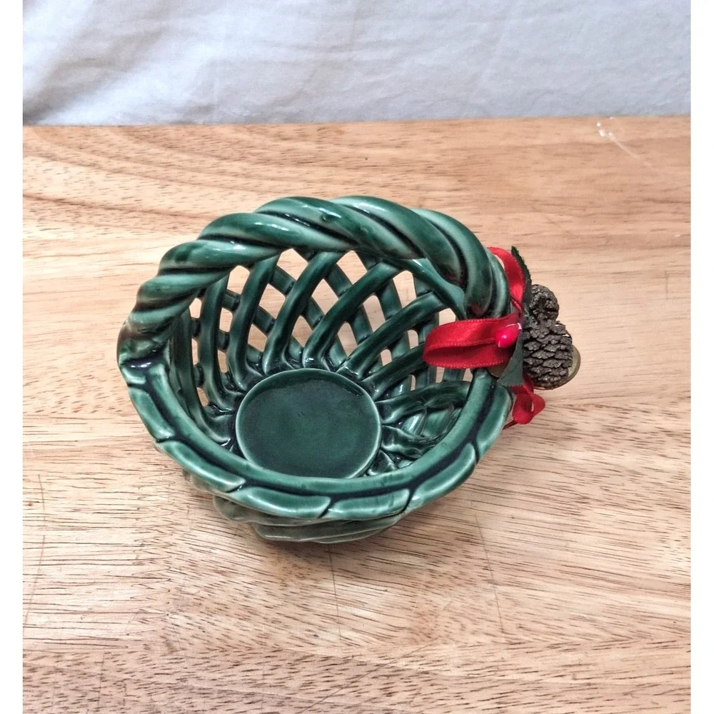 Green Round Ceramic Basket Woven Lattice w/Handle Pinecones Bow Bell Christmas